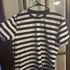 Black & White Striped Crew Neck T-Shirt - Size M